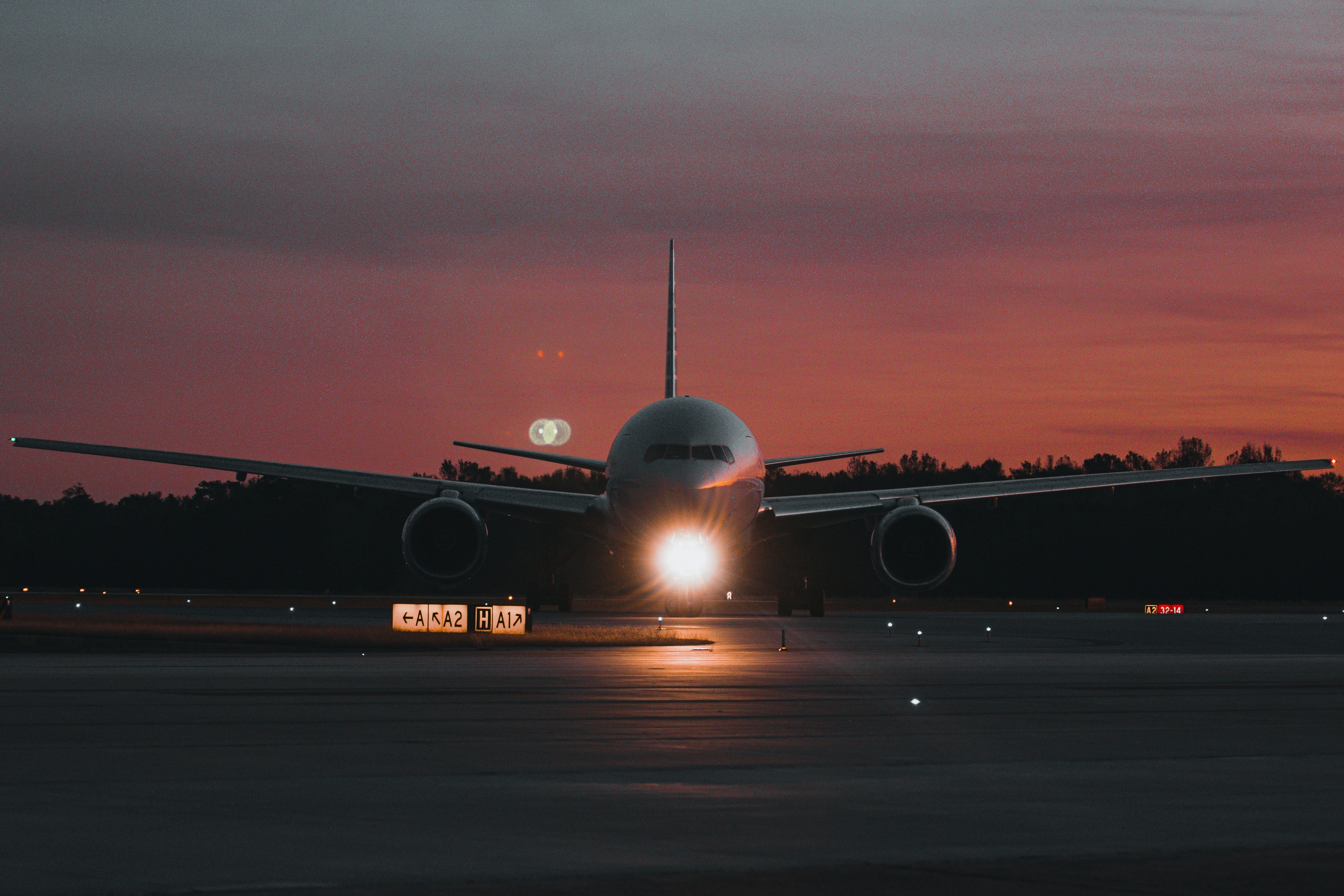 How to Survive a Red-Eye Flight: A Guide to Sleeping Well &amp; Arriving Fresh